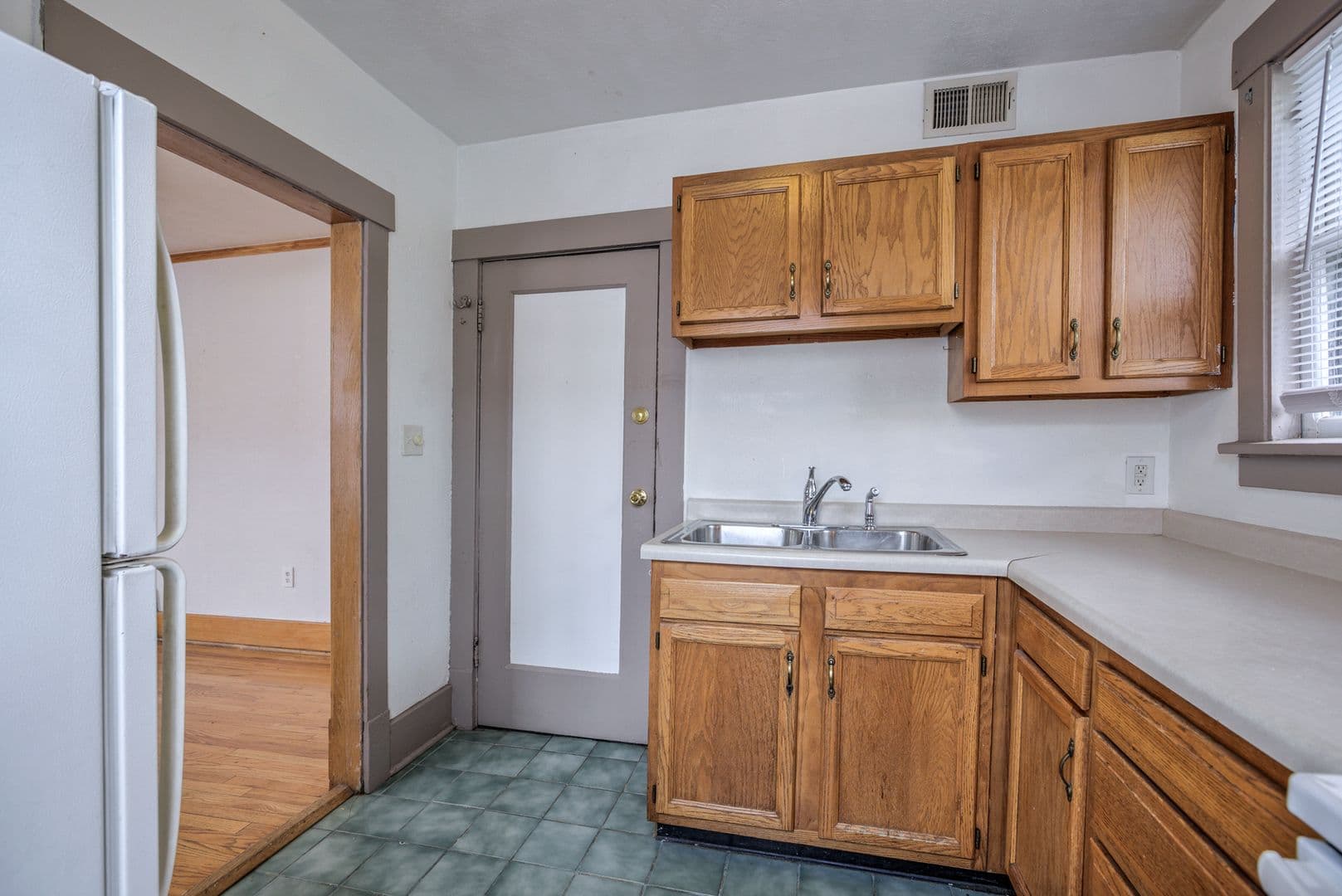 Omaha Apartment: 3310 Jackson St