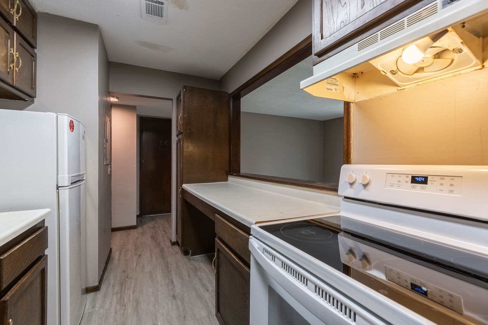 Omaha Apartment: 12775 Woodcrest Plaza