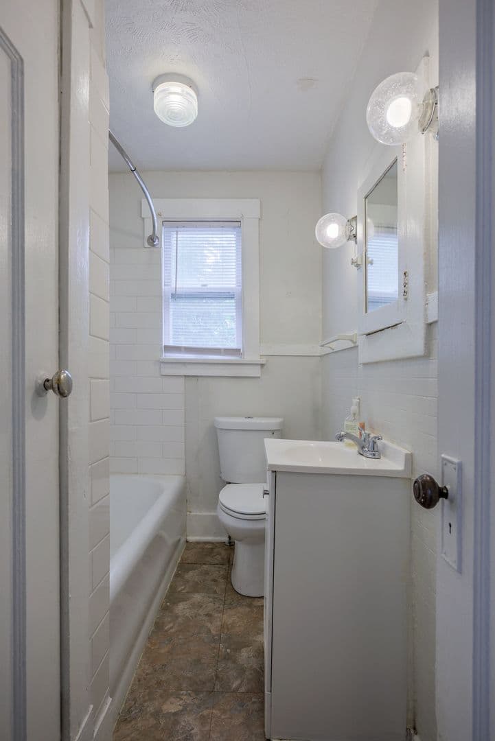 Omaha Apartment: 3310 Jackson St