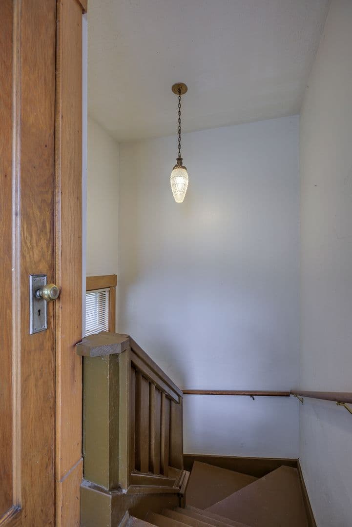 Omaha Apartment: 3310 Jackson St