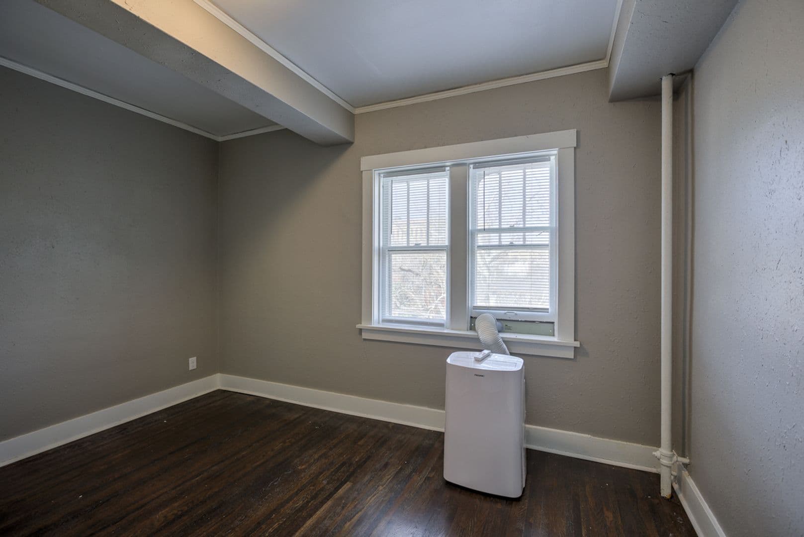Omaha Apartment: 606 S. 32nd Ave