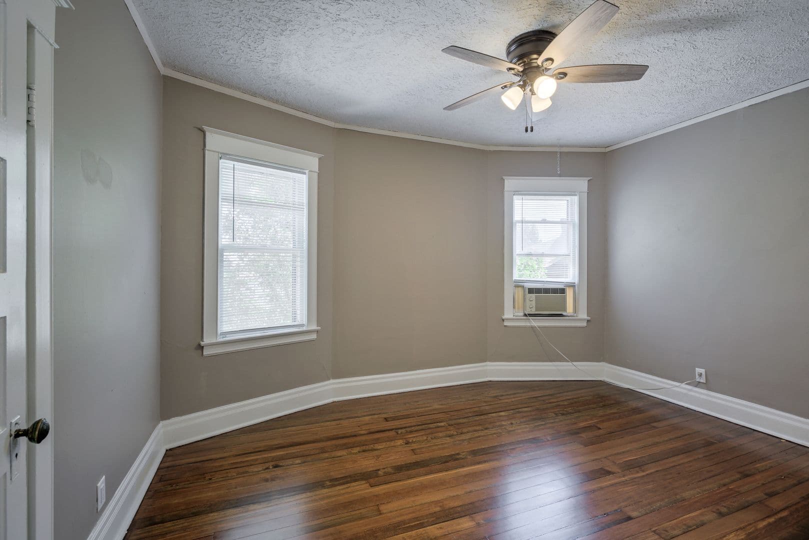 Omaha Apartment: 3405 Dewey Avenue