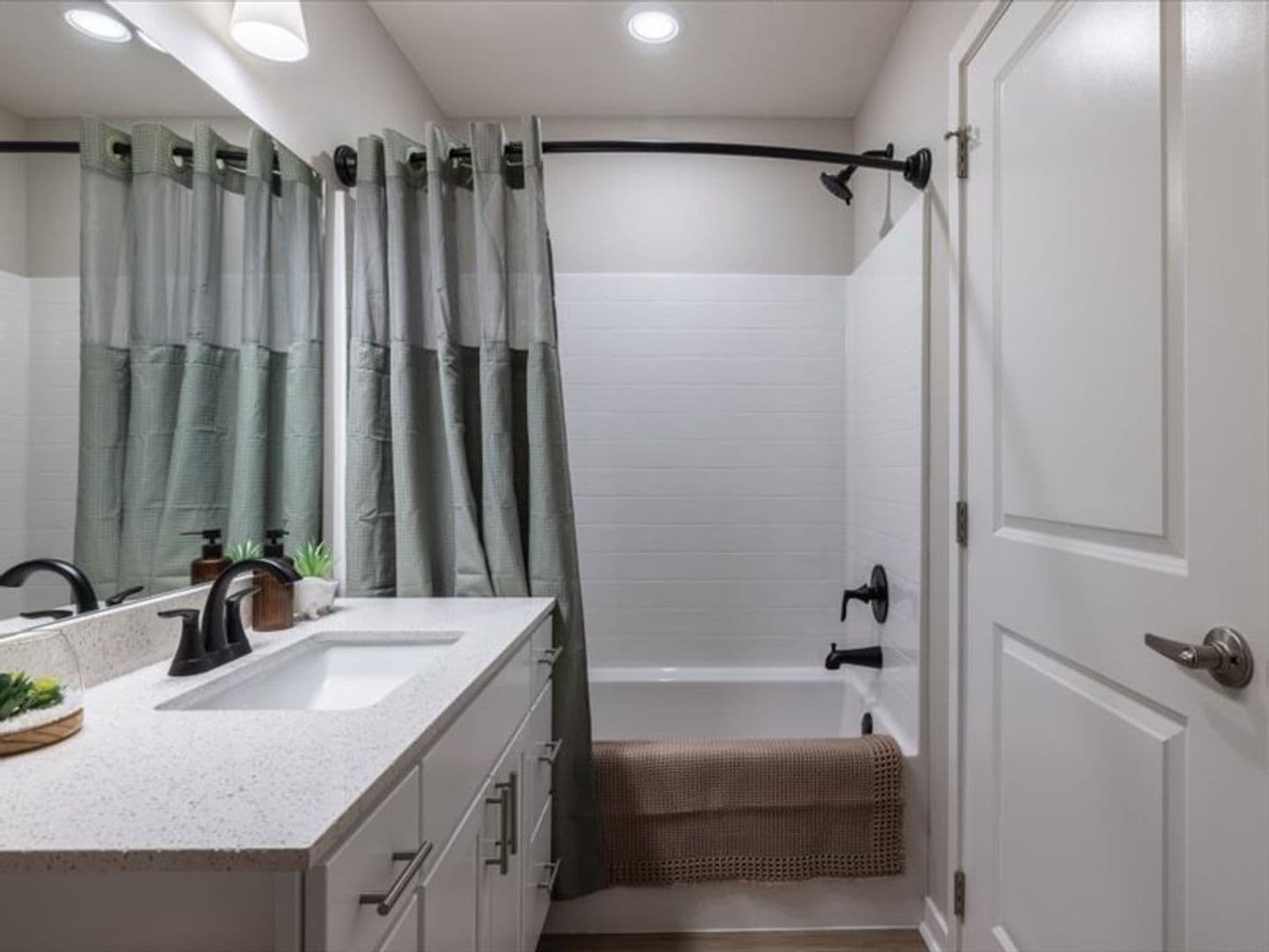 Columbus Apartment: 602 8th St