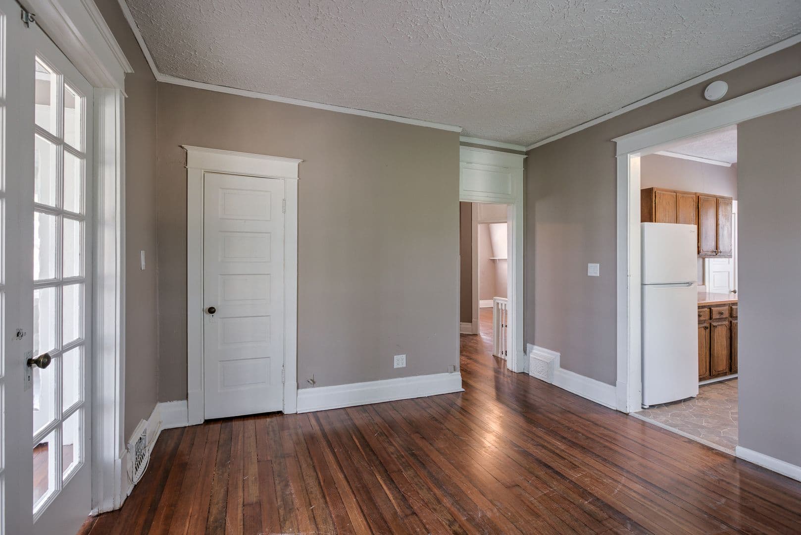 Omaha Apartment: 3405 Dewey Avenue