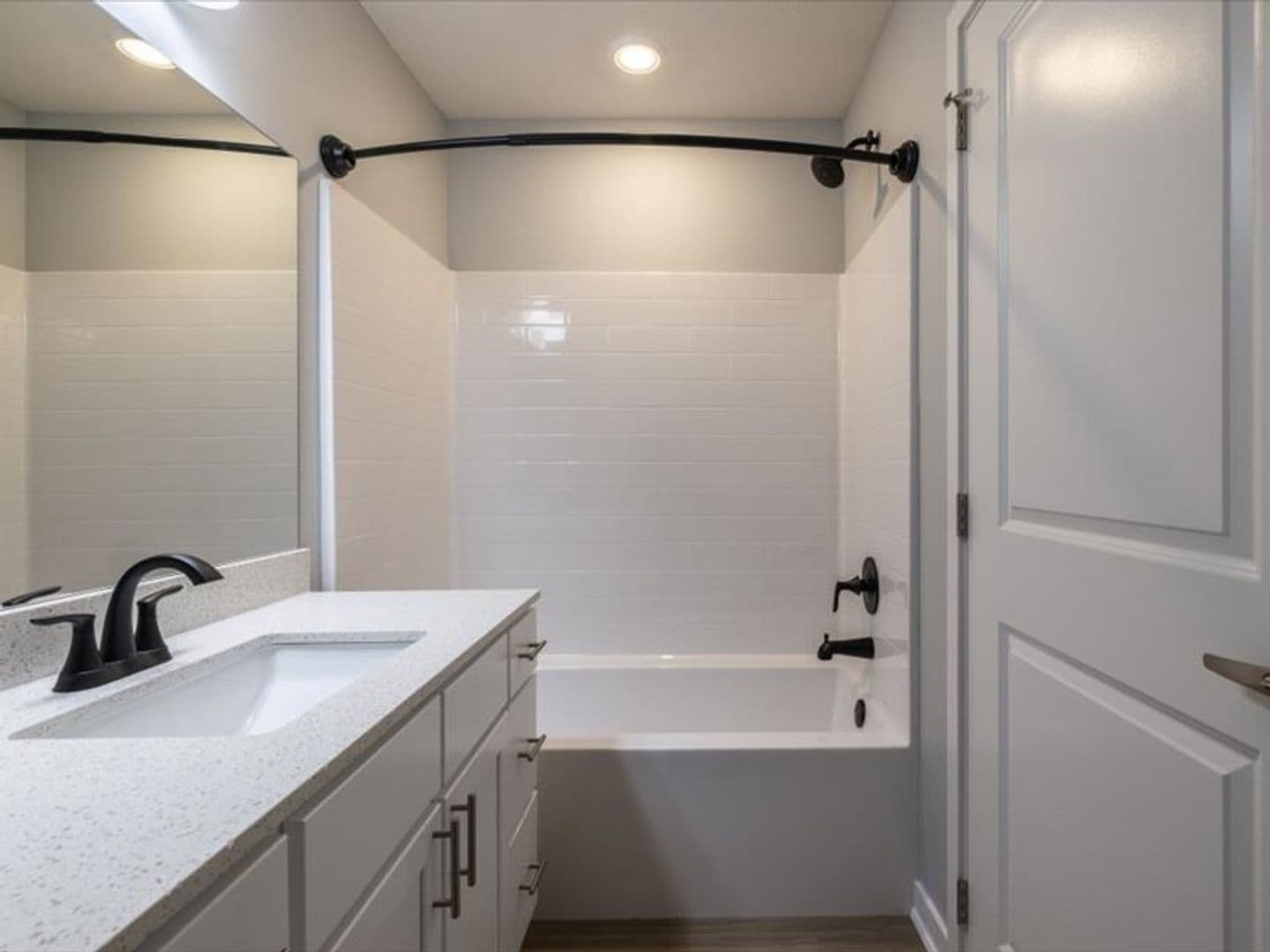 Columbus Apartment: 602 8th St