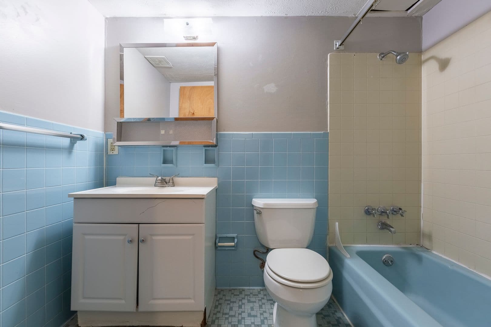 Omaha Apartment: 3833 Cuming St