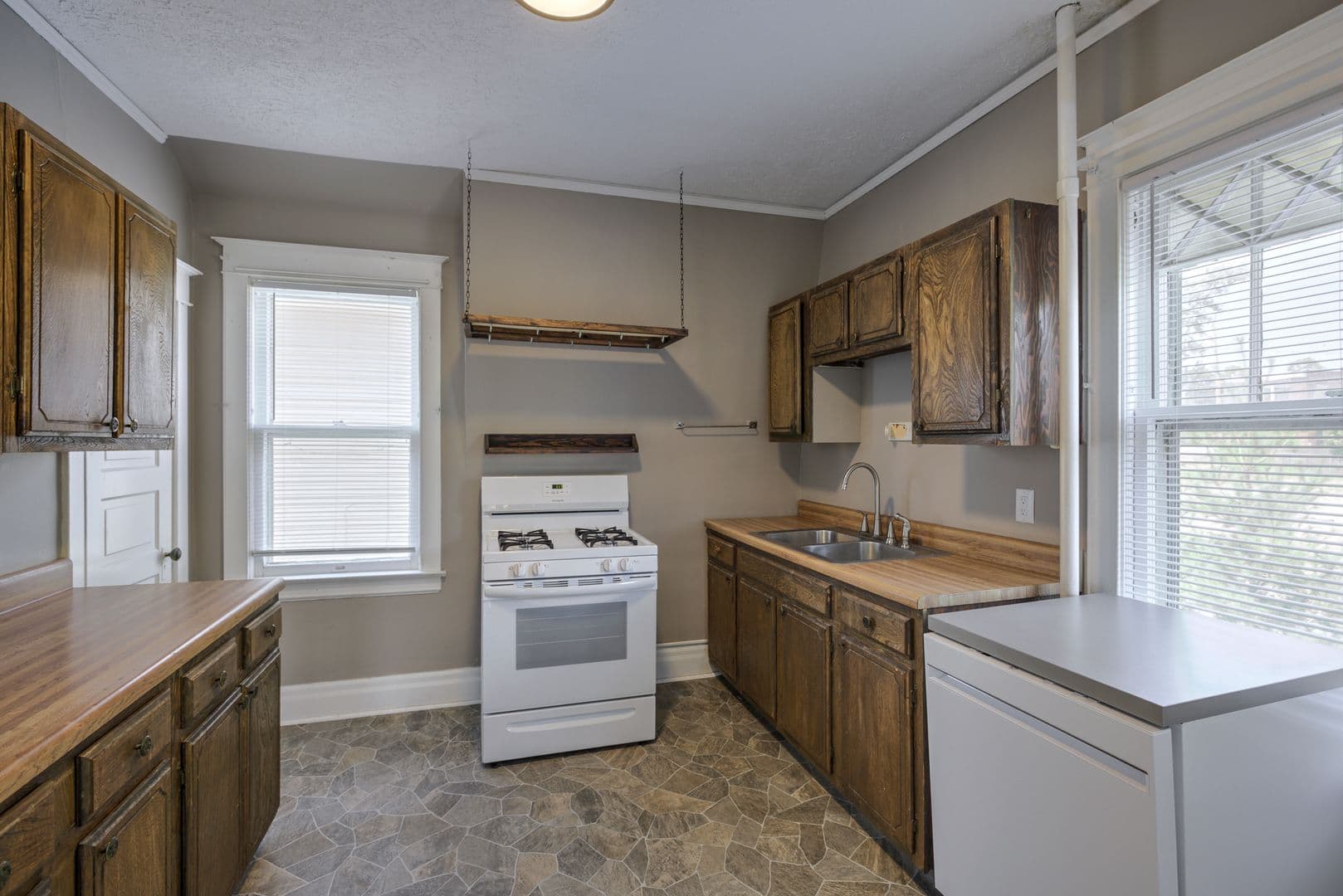Omaha Apartment: 3405 Dewey Avenue