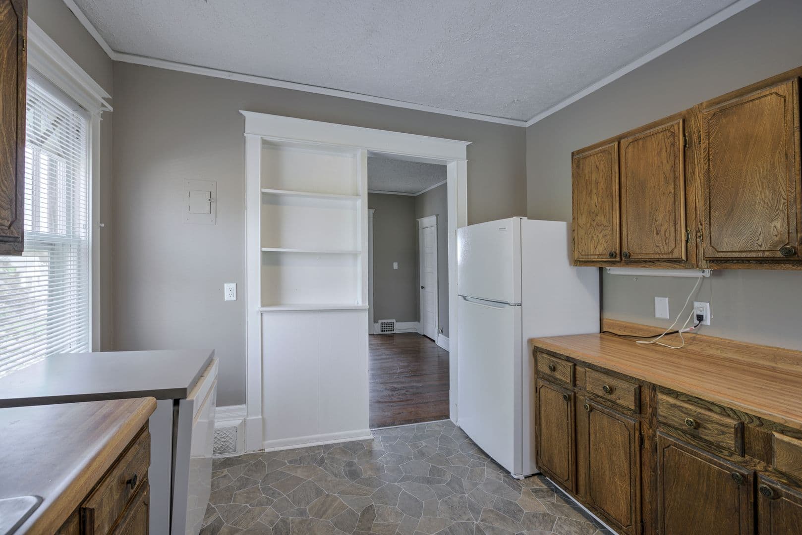 Omaha Apartment: 3405 Dewey Avenue