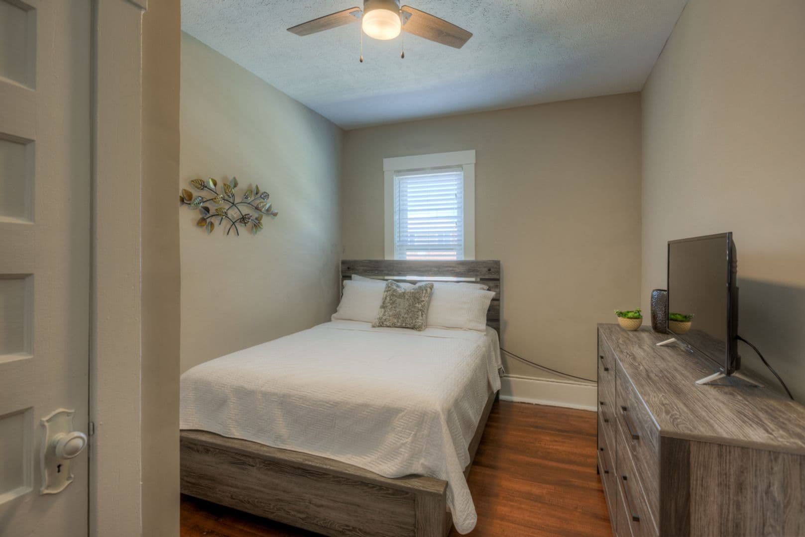 Omaha Apartment: 3507 Dewey Ave