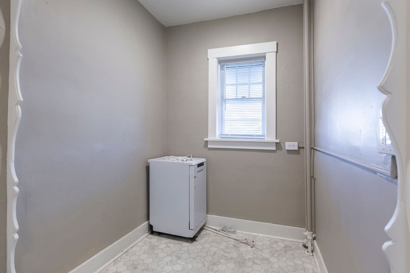 Omaha Apartment: 606 S. 32nd Ave