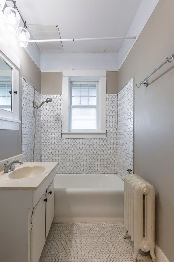 Omaha Apartment: 606 S. 32nd Ave