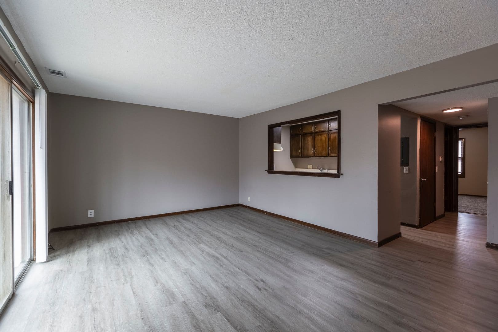 Omaha Apartment: 12775 Woodcrest Plaza