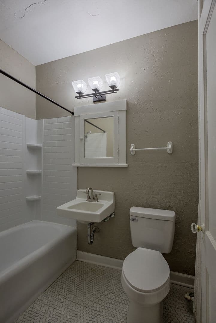 Omaha Apartment: 606 S. 32nd Ave