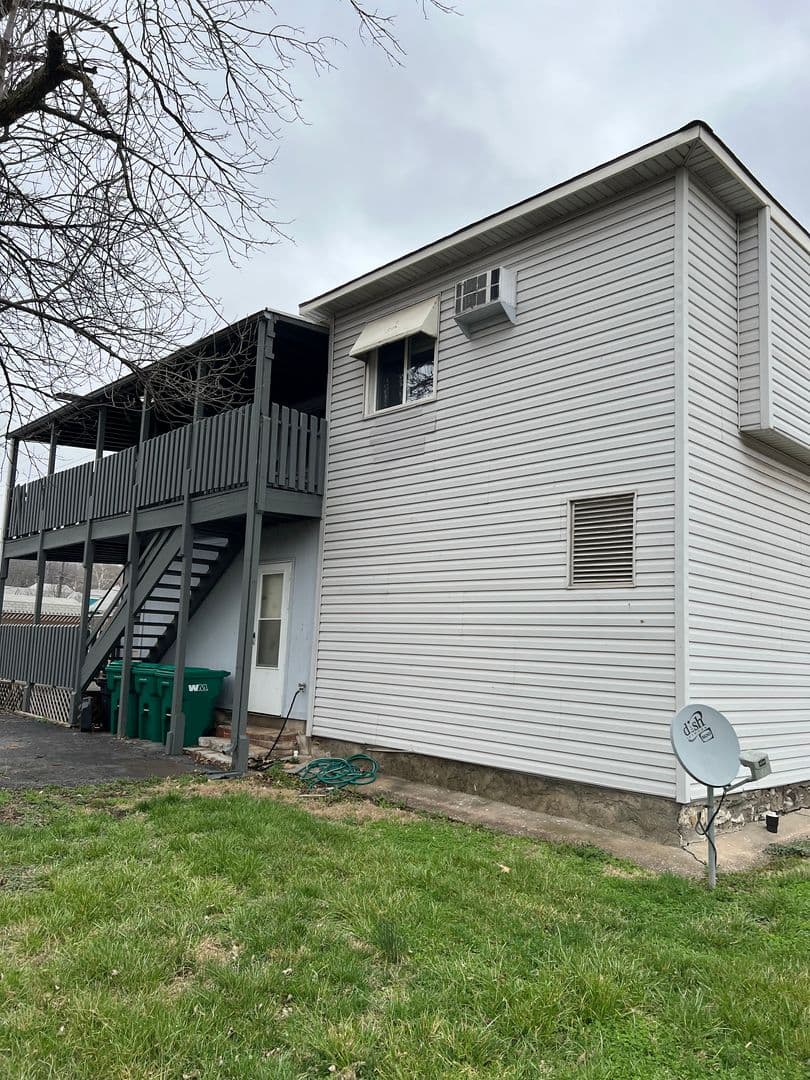 Kansas City Apartment: S Mill St