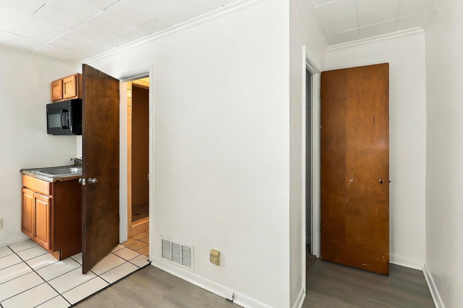 Topeka Apartment: 1239 SW Oakley Ave., Apt #2