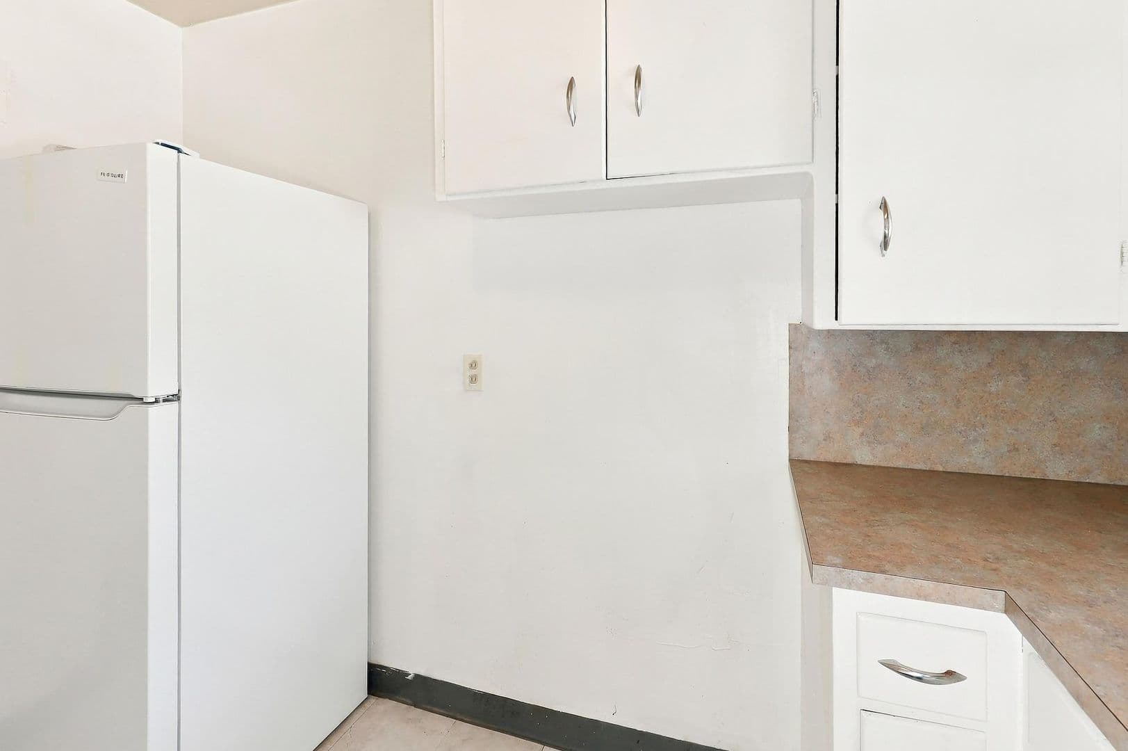 Topeka Apartment: 1239 SW Oakley Ave., Apt #3