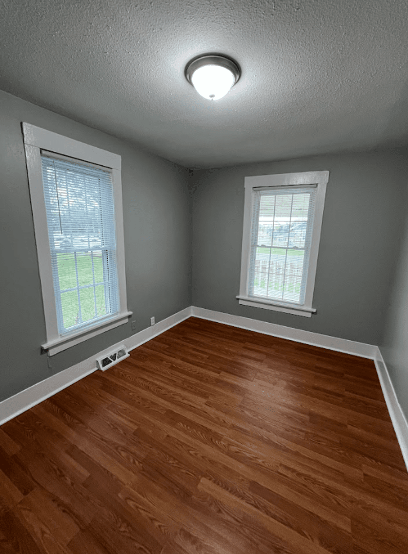 Topeka House: 1021 SW Woodward Ave