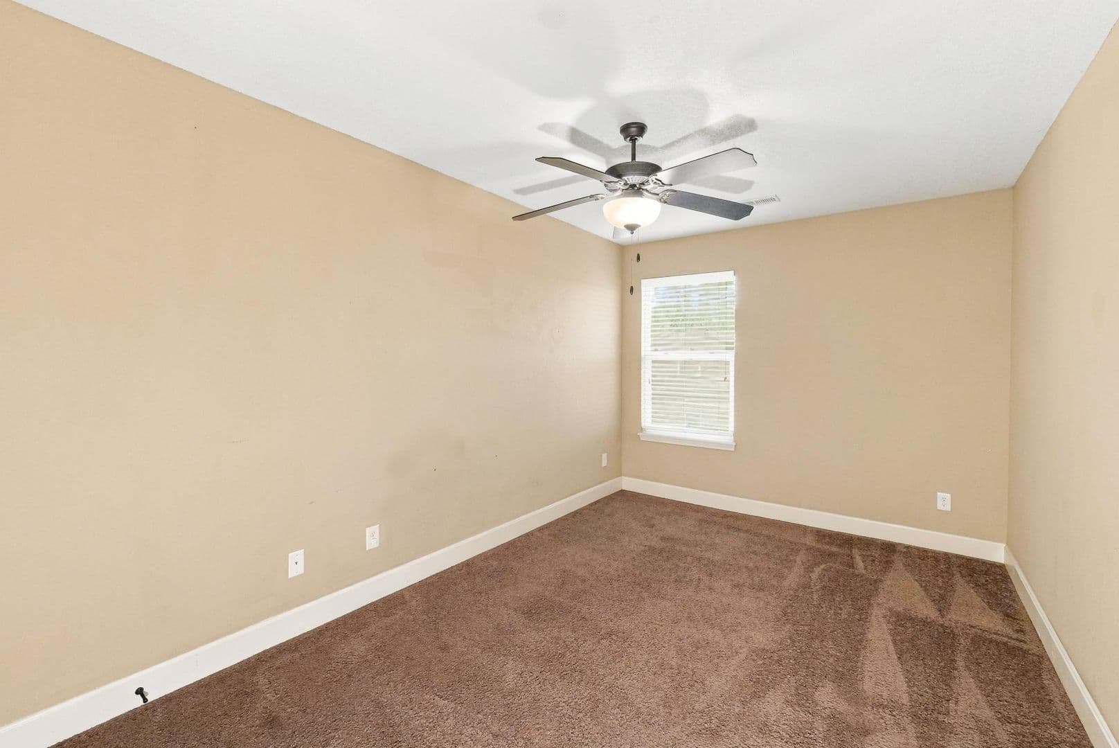 Kansas City Townhome: 9426 N Lenox Ave