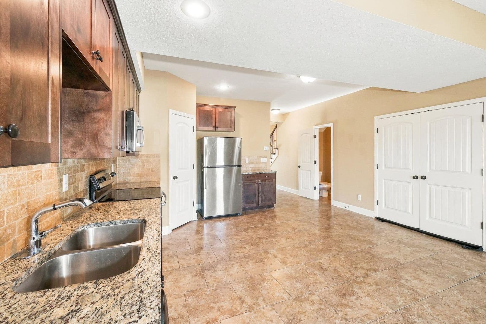 Kansas City Townhome: 9426 N Lenox Ave