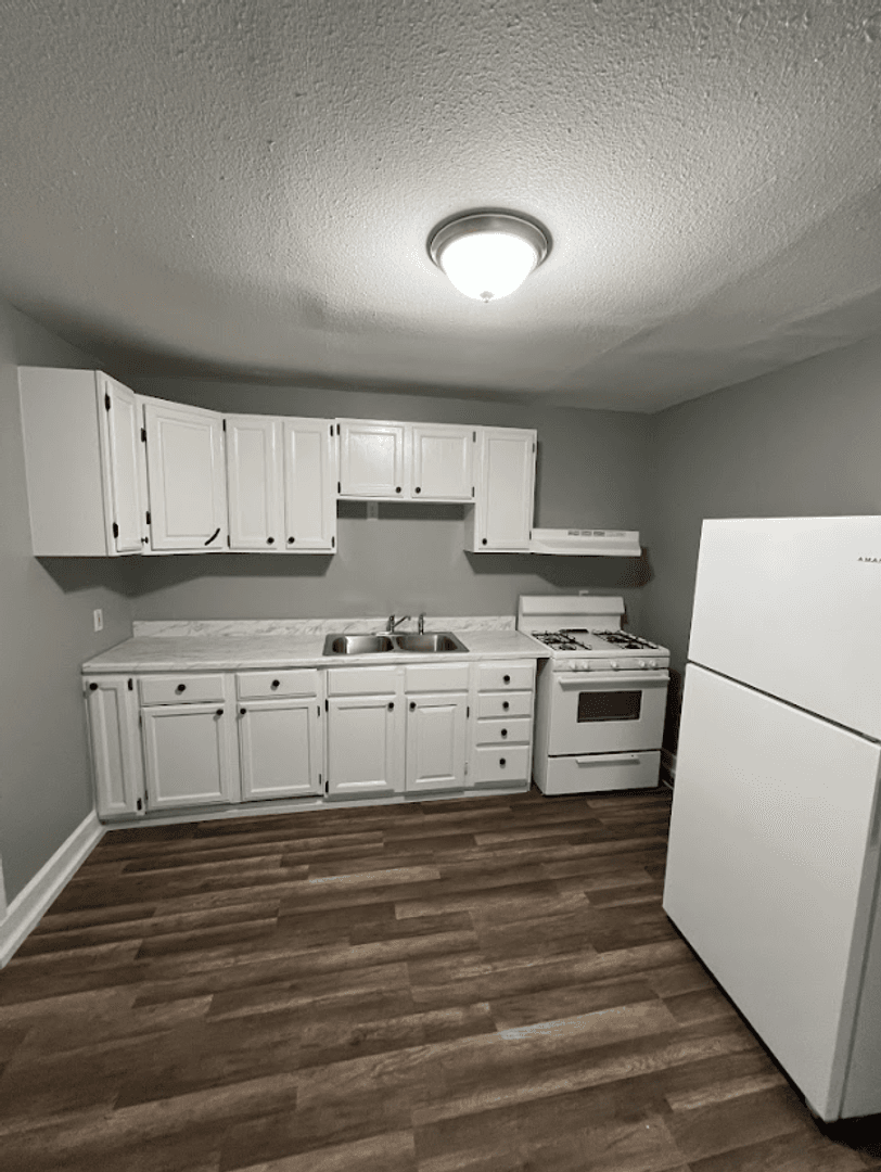 Topeka House: 1021 SW Woodward Ave