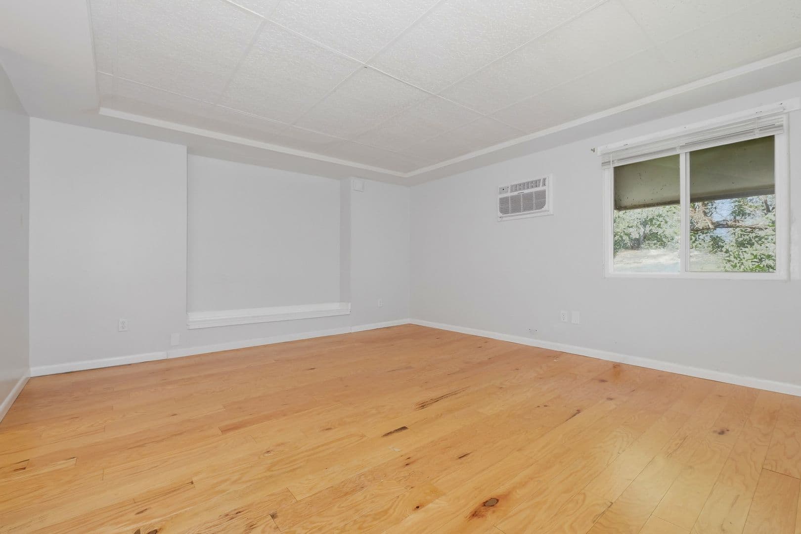 Kansas City Apartment: S Mill St