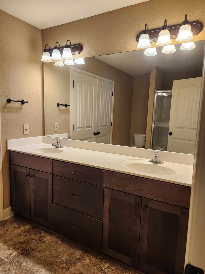 Kansas City Townhome: 9426 N Lenox Ave