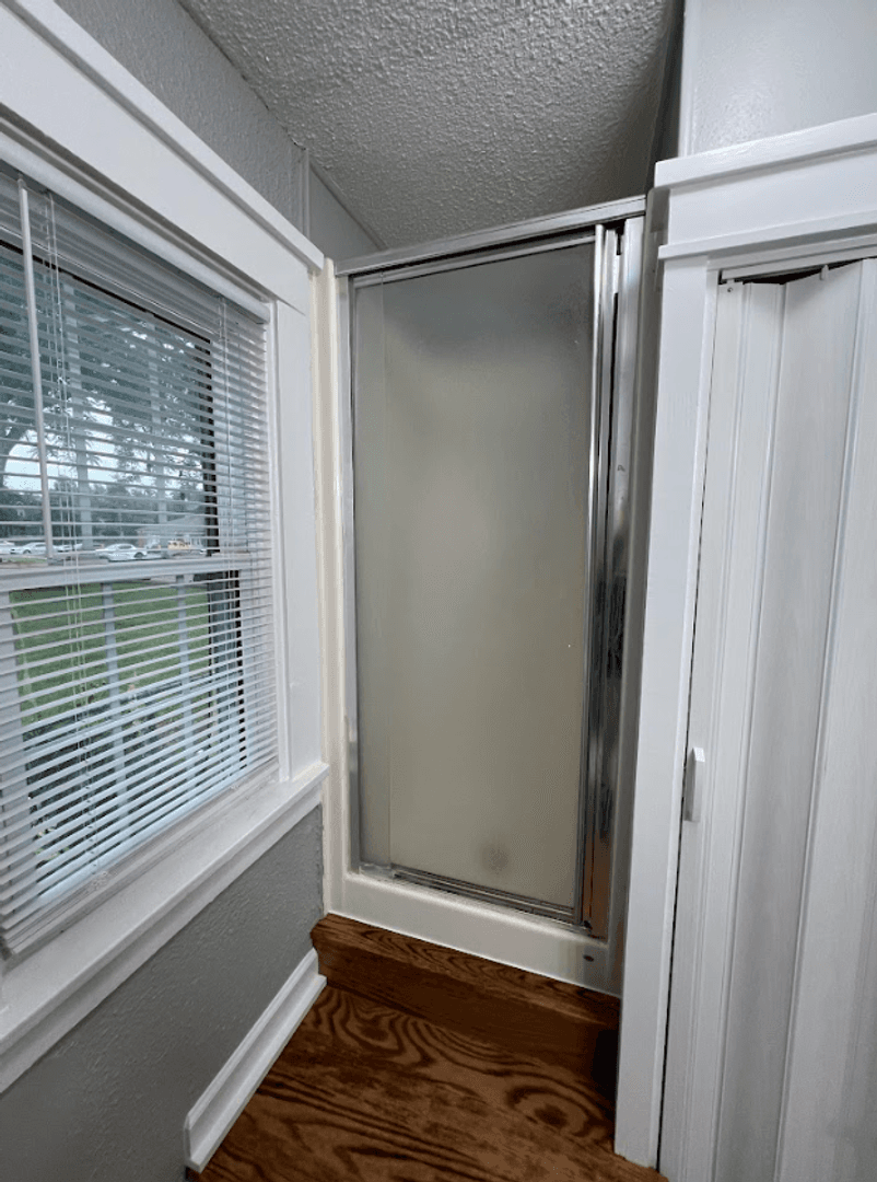 Topeka House: 1021 SW Woodward Ave