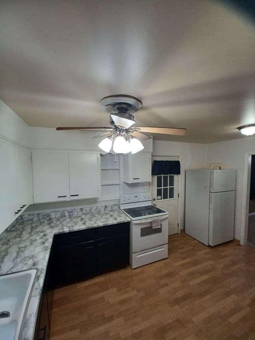 Topeka House: 4227 SW Drury Lane
