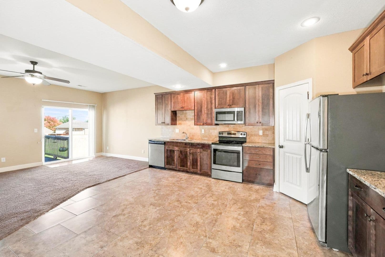 Kansas City Townhome: 9426 N Lenox Ave