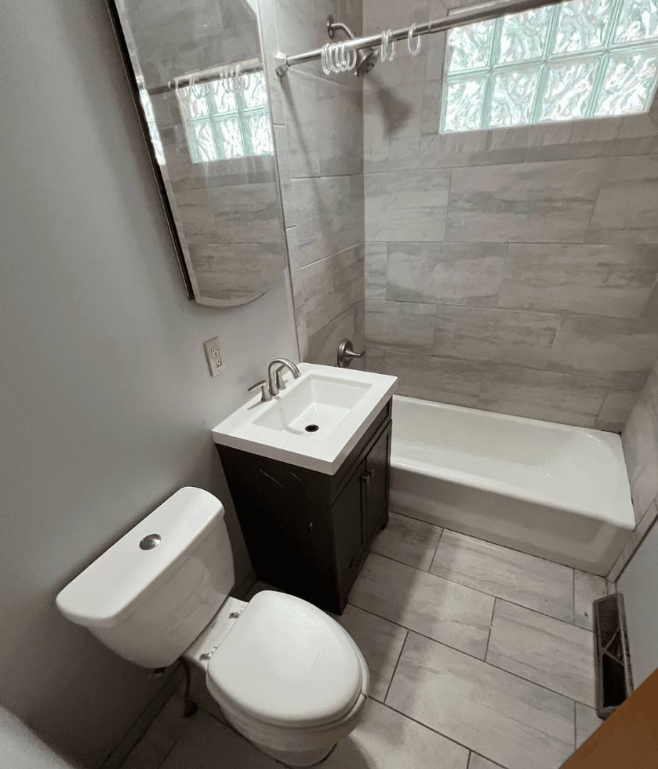 Торeka House: 1186 SW High Ave