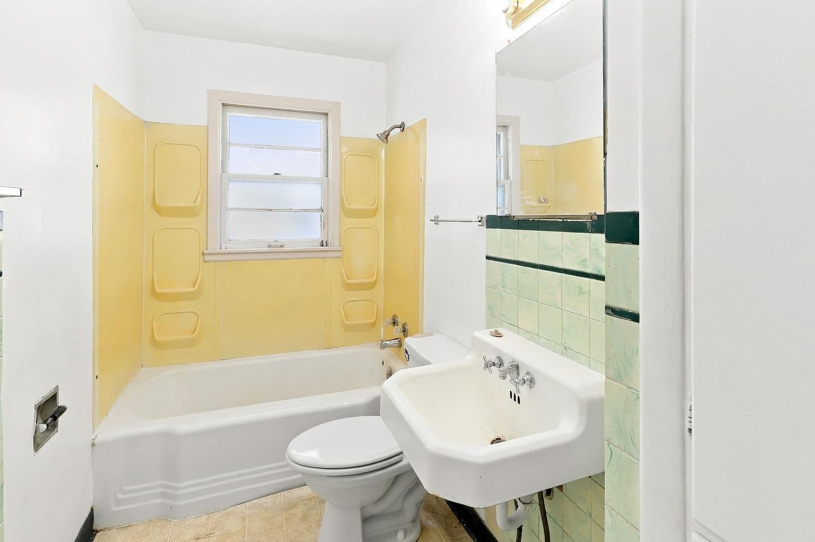 Topeka Apartment: 1239 SW Oakley Ave., Apt #3