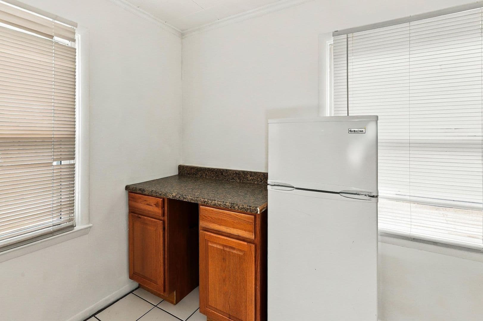 Topeka Apartment: 1239 SW Oakley Ave., Apt #2