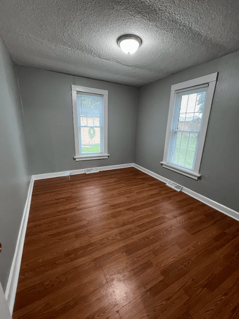 Topeka House: 1021 SW Woodward Ave