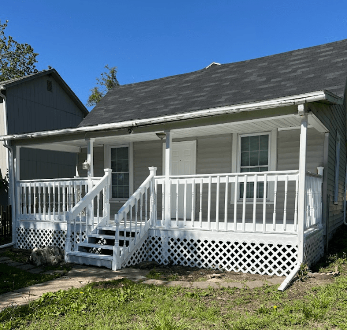 Topeka House: 1021 SW Woodward Ave