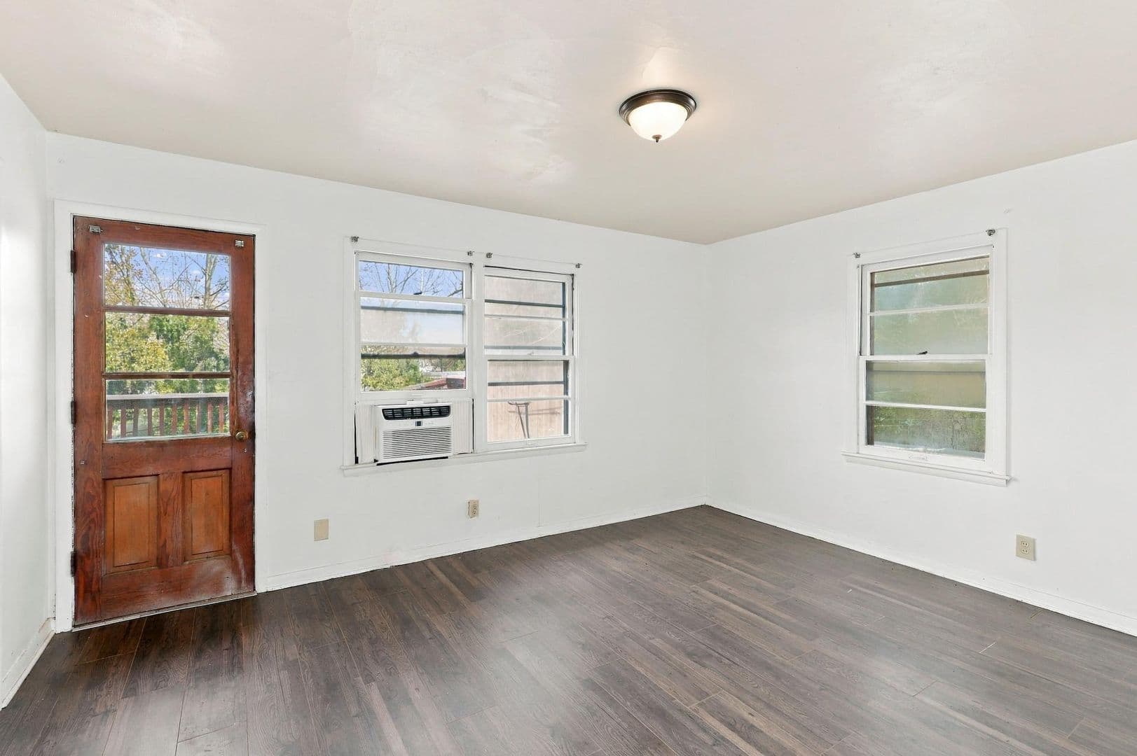 Topeka Apartment: 1239 SW Oakley Ave., Apt #3