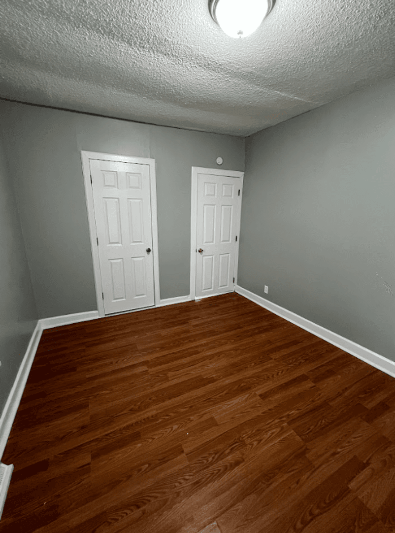 Topeka House: 1021 SW Woodward Ave