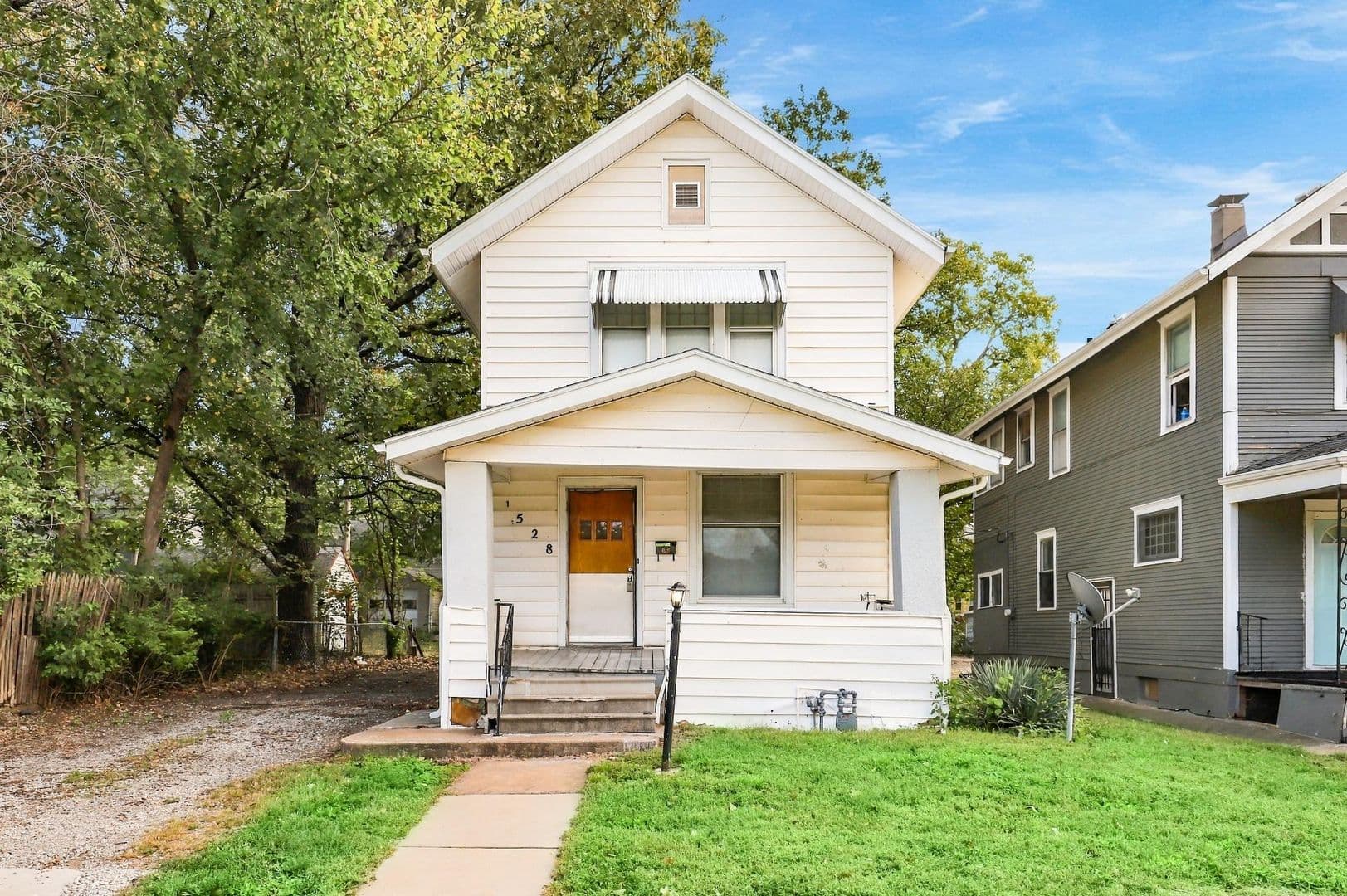 Topeka House: 1528 SW Central Park Ave.