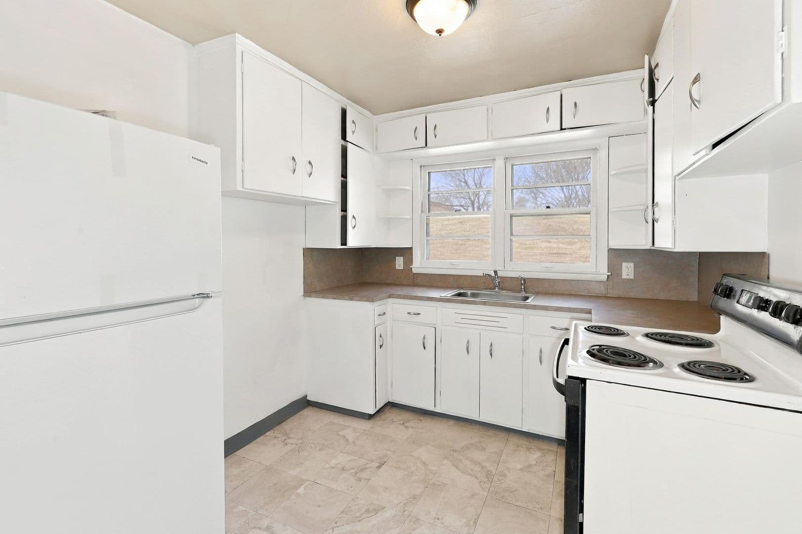 Topeka Apartment: 1239 SW Oakley Ave., Apt #3