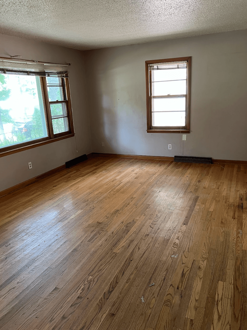 Торeka House: 1186 SW High Ave