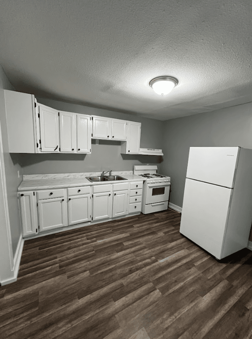 Topeka House: 1021 SW Woodward Ave