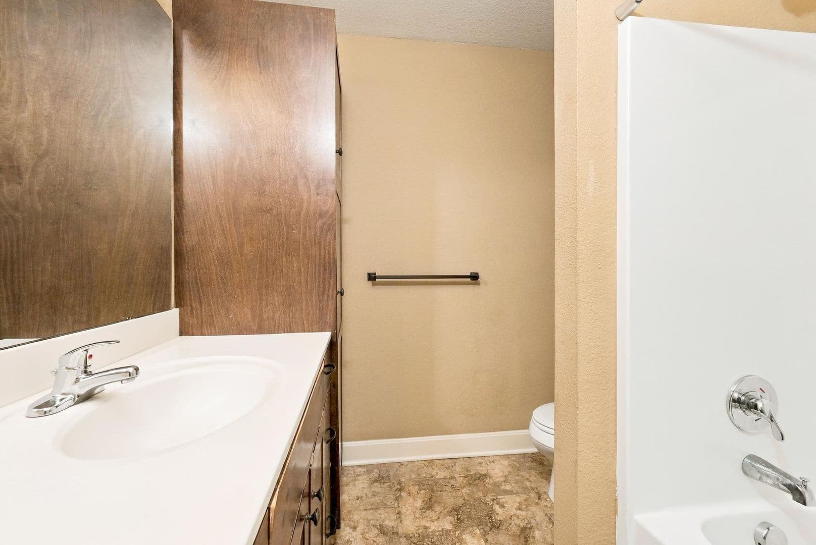 Kansas City Townhome: 9426 N Lenox Ave