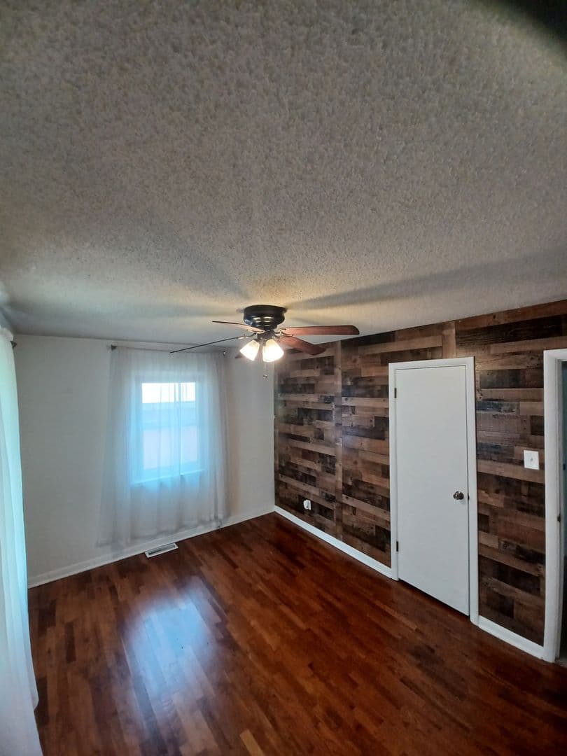 Topeka House: 4227 SW Drury Lane
