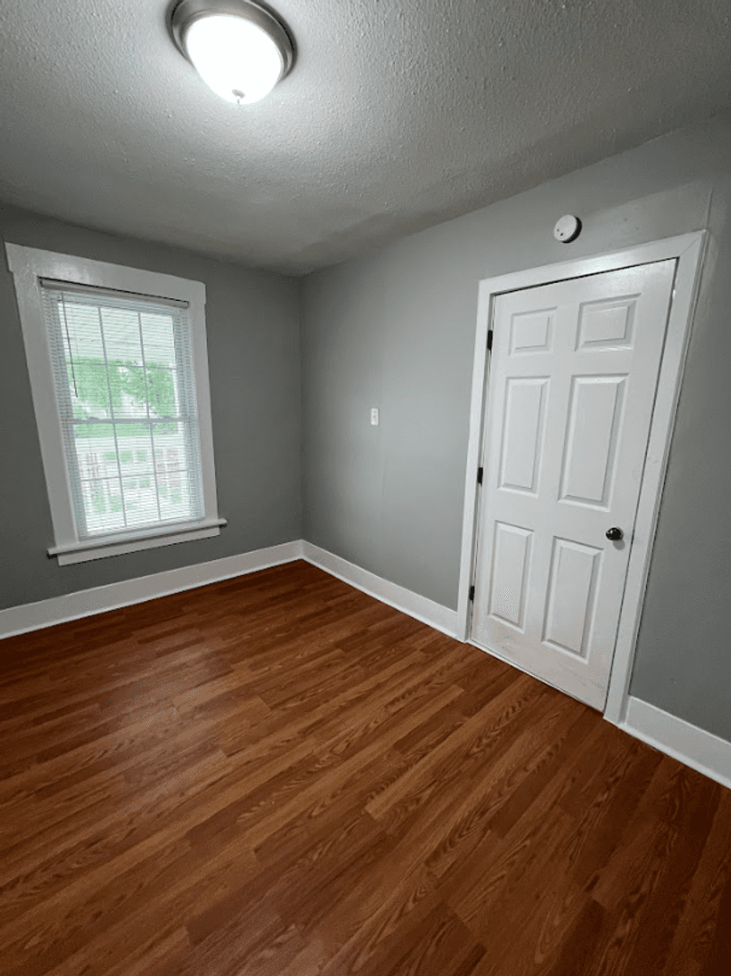 Topeka House: 1021 SW Woodward Ave