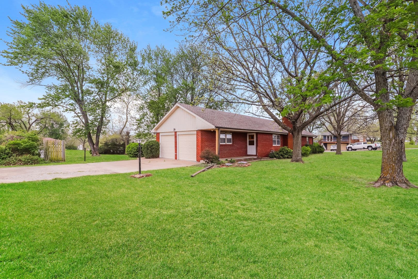 Topeka House: 3445 SE 45th Street