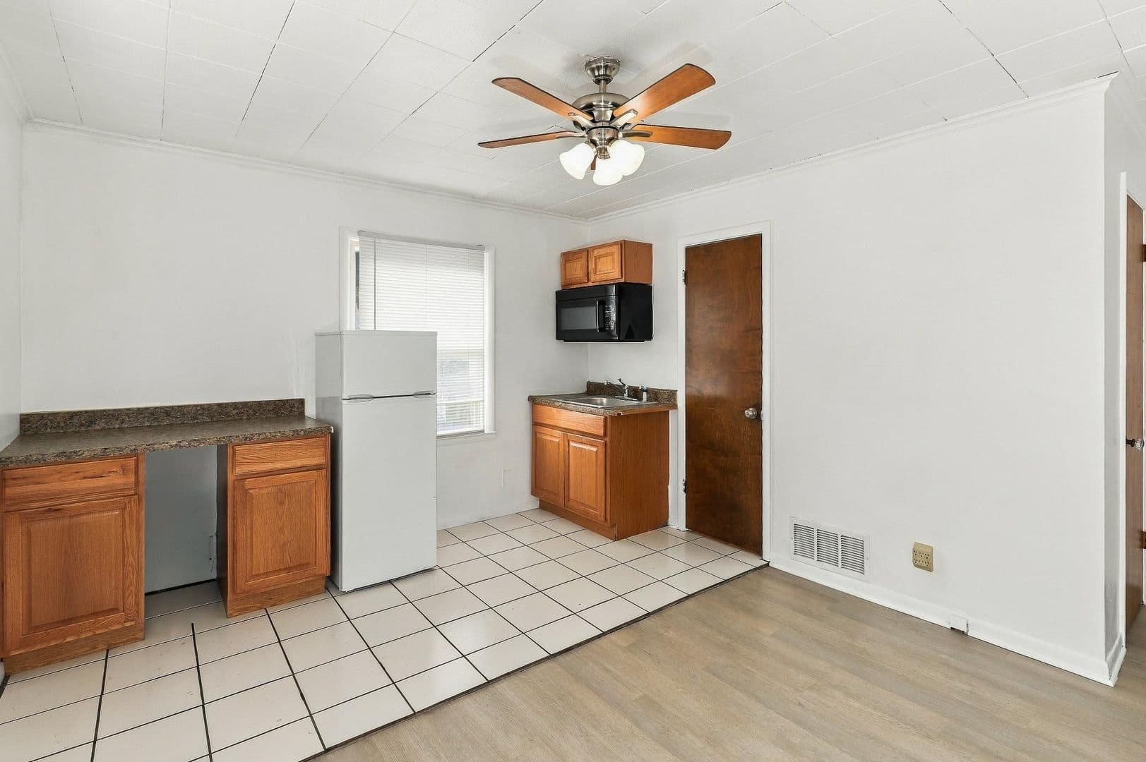 Topeka Apartment: 1239 SW Oakley Ave., Apt #2