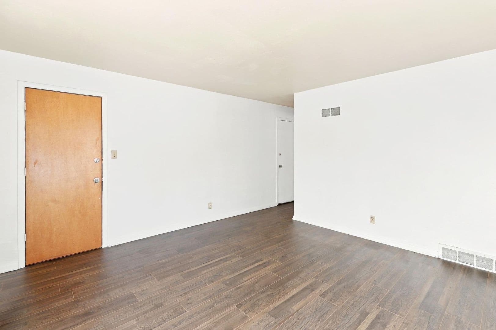 Topeka Apartment: 1239 SW Oakley Ave., Apt #3