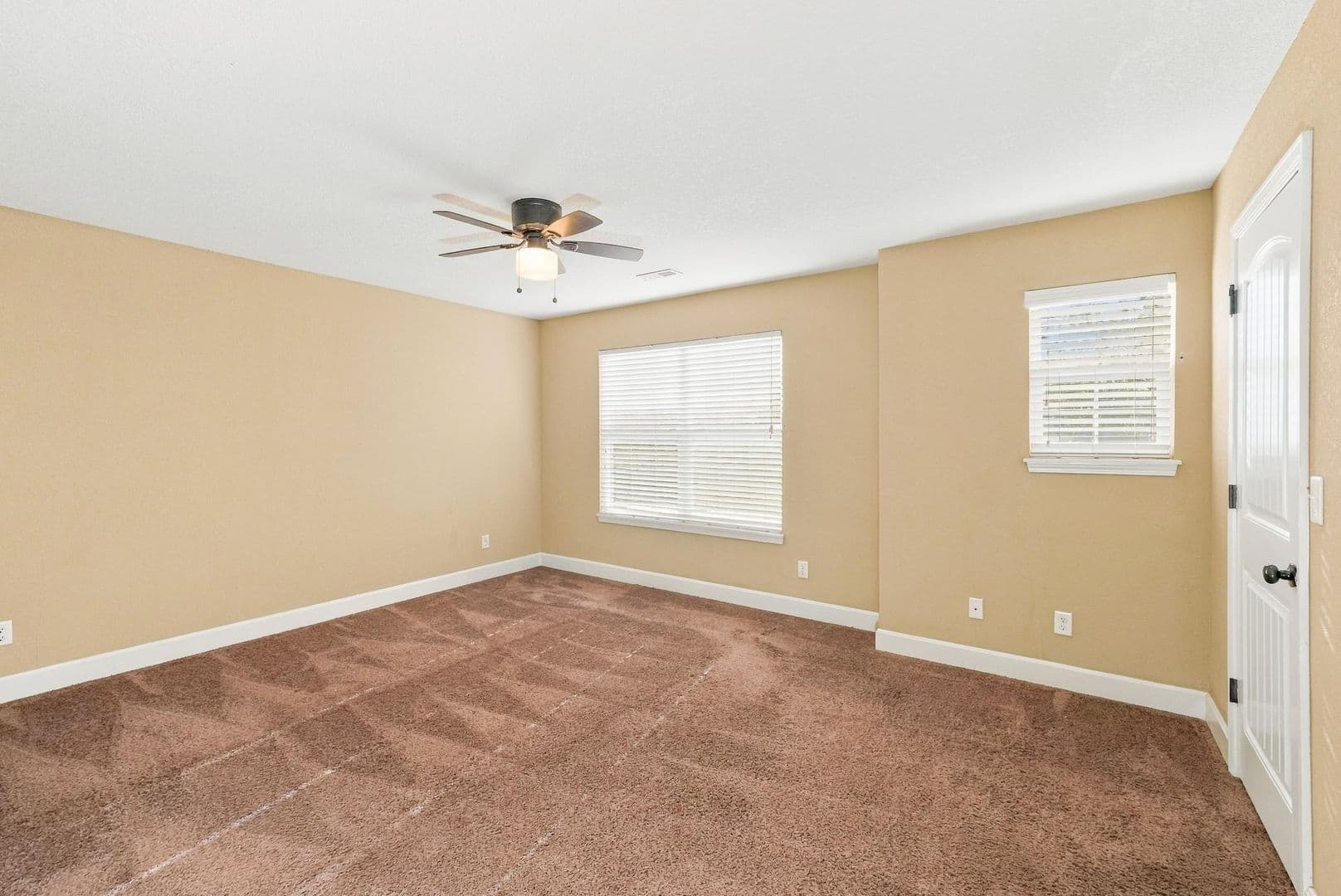 Kansas City Townhome: 9426 N Lenox Ave