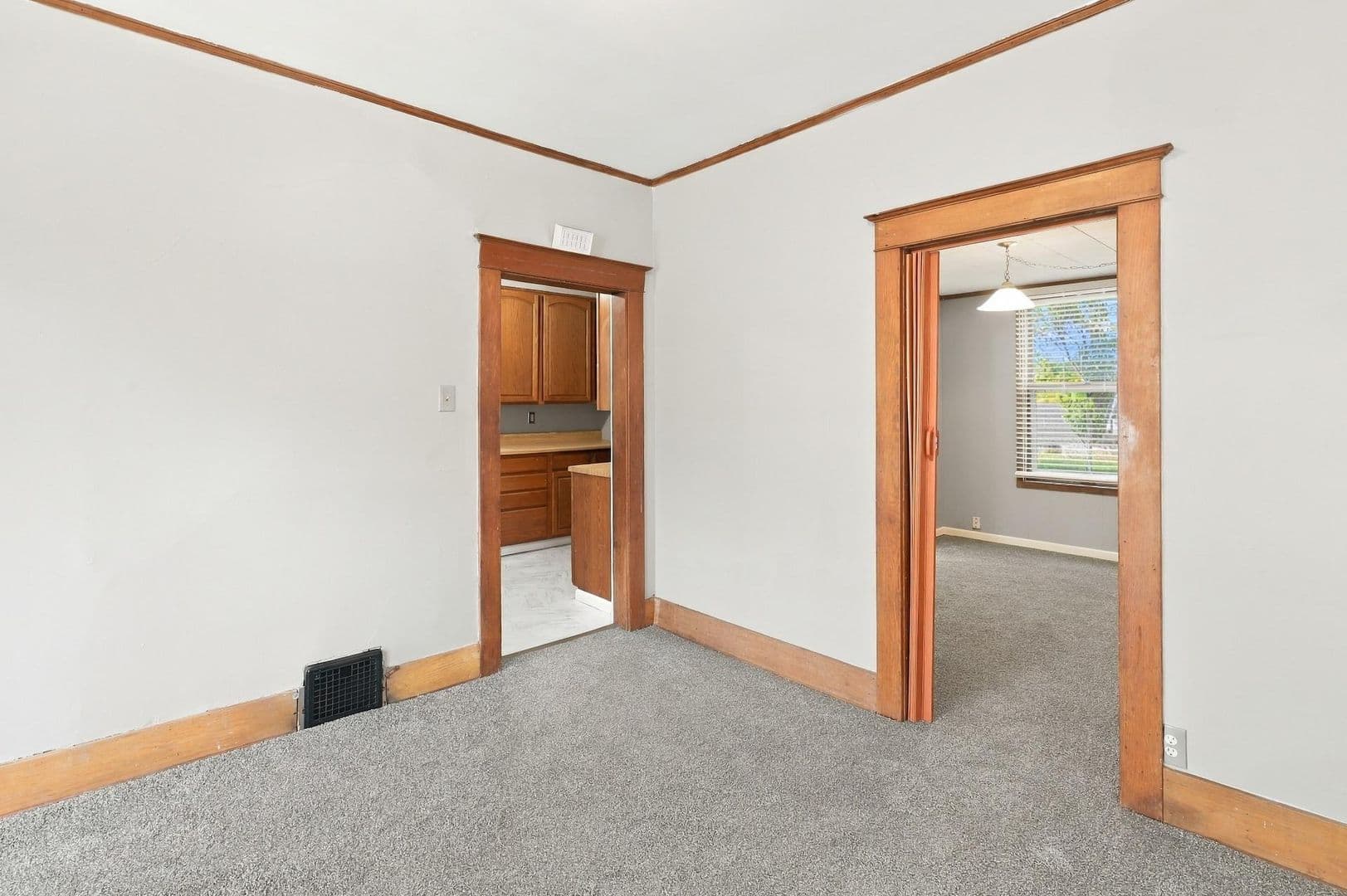 Topeka House: 1528 SW Central Park Ave.