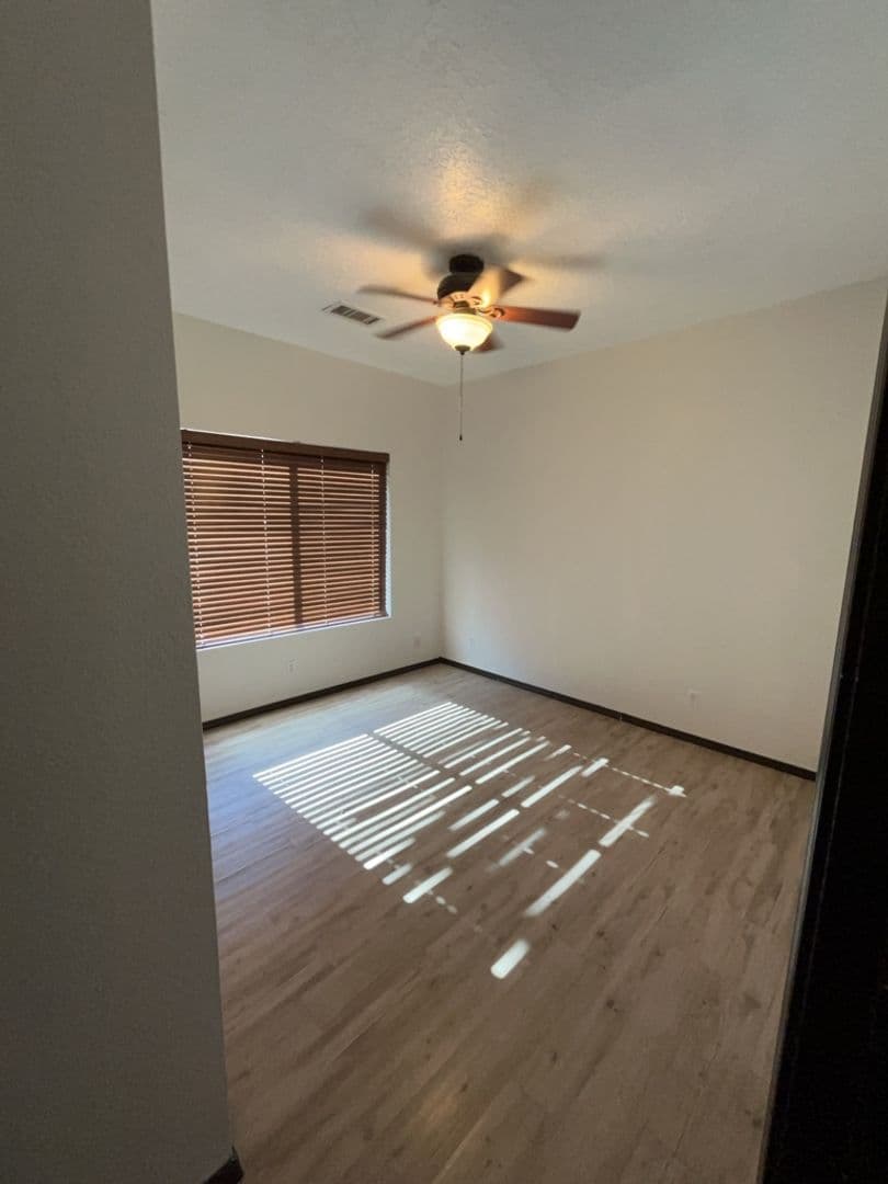 Los Lunas House: 429 Tome Hill Ave SE
