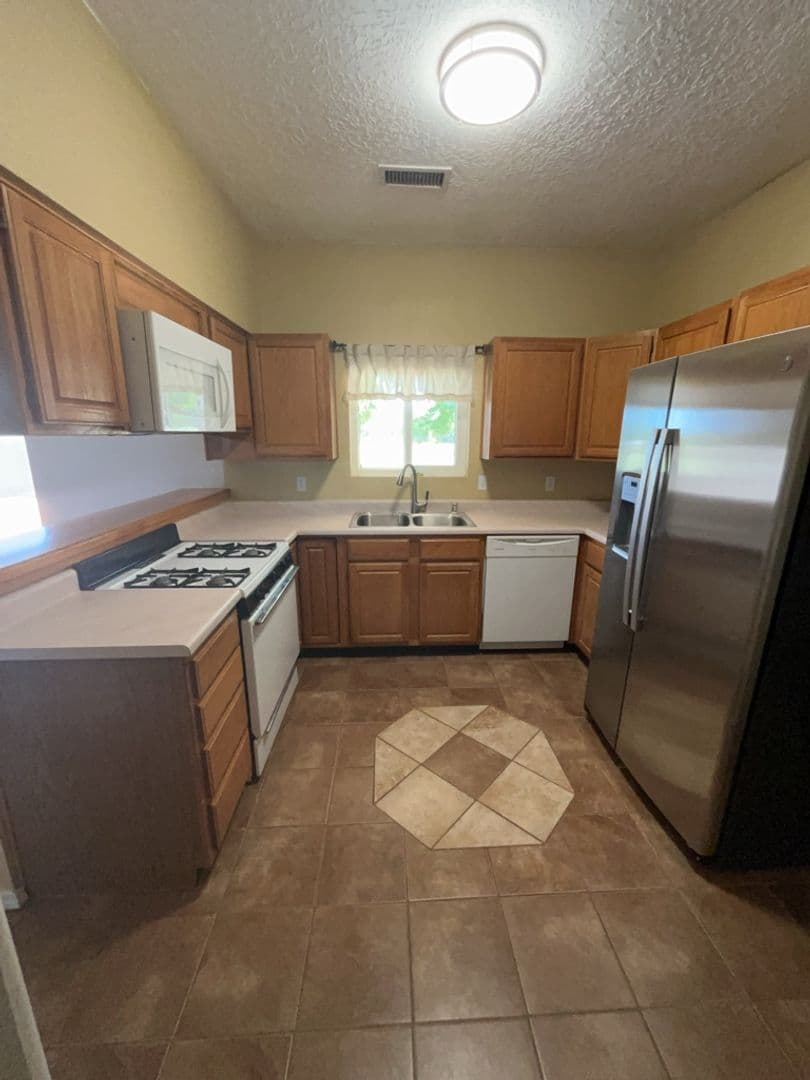 Los Lunas House: 429 Tome Hill Ave SE